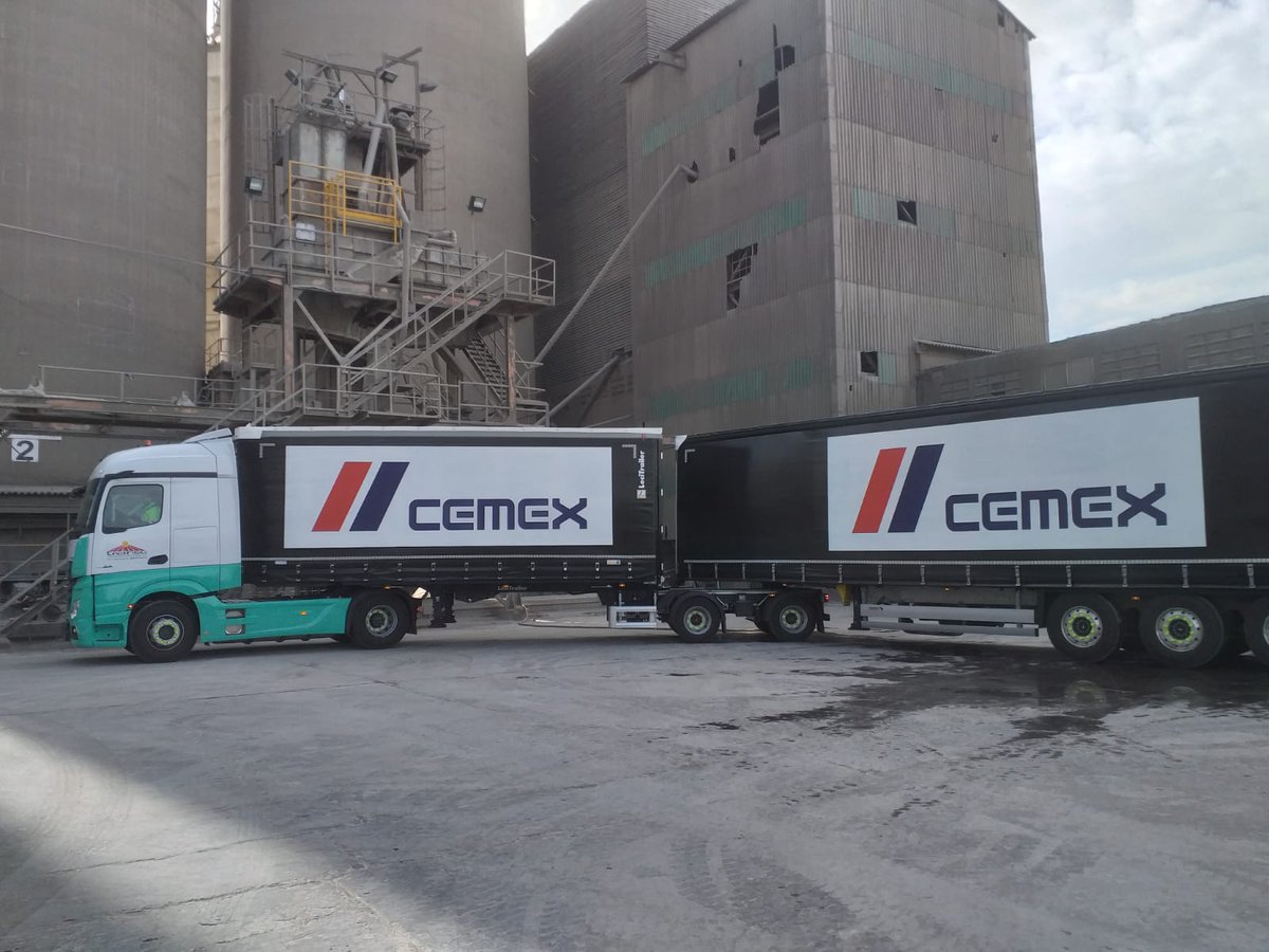 CemexEspana's tweet photo. Incorporamos a nuestra flota un nuevo Megatruck. Este tipo de vehículos, con capacidad de 39,2T de carga, contribuyen disminuir el número de camiones en carretera, ahorrando entorno a un 25% de carburante por viaje, dejando de emitir 10 kilos de Co2 por tonelada transportada. https://t.co/8gjgsrywtM