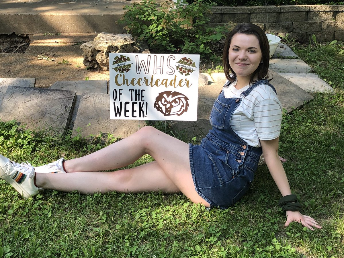 windsorowlcheer's tweet photo. Cheerleader of the week!
Proud to present this new senior, Peyton H!

Grade: Senior 
Favorite Colors: Grey and Yellow 
Favorite Food: Pickles 
Fun Fact: I hate shopping
Dream Career: Crime Scene Investigator 
Dream College: Missouri Baptist 
One positive thing: I am dedicated https://t.co/zftCLOeA4s
