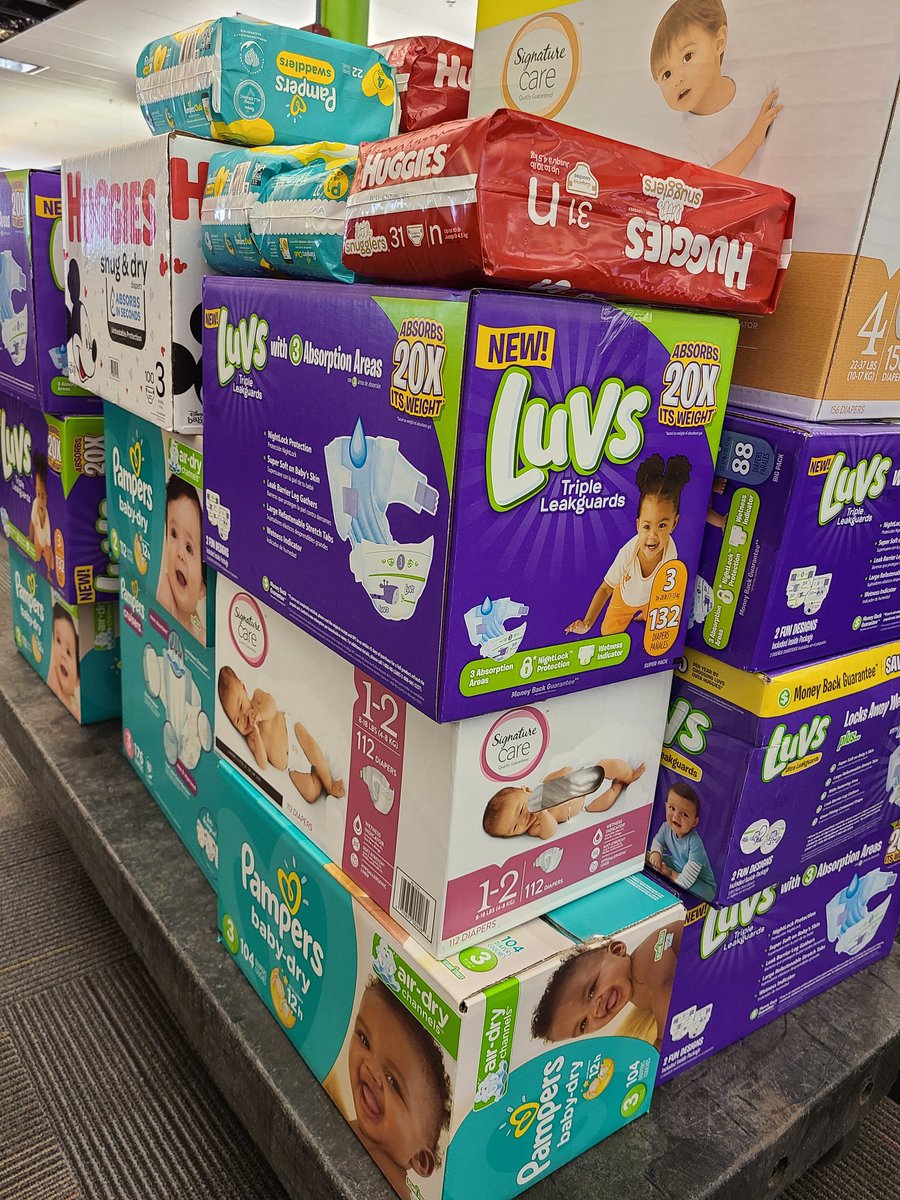 xbiohazard007's tweet photo. Huge shout out to Lubbock Mobility CLG! We collected over 40 boxes totaling over 3,600 pamper for Family Promise of Lubbock! #LifeatATT @lubbockcrt_tx @MarcusBelgara @banks_dvb @anthonyetuggle #JuntosHacemosMas #ATTImpact https://t.co/lVEZwvzBcS