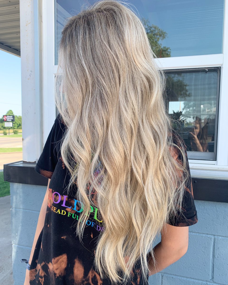 EmilyRoseErwin's tweet photo. Here to show you pretty hair again 🤩 https://t.co/7s9mCqFjea