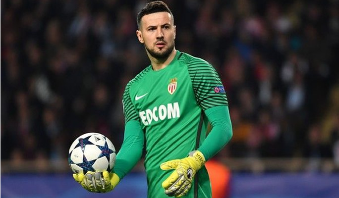 MobilePunch's tweet image. Ligue 1: Goalkeeper Subasic set to leave Monaco
bit.ly/2MEnCJh