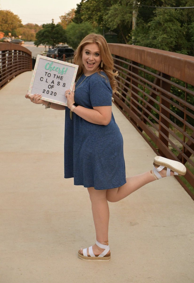 rebeccLoy's tweet photo. is it too late to post some senior pictures 🤩 https://t.co/IXUjZQKTxi