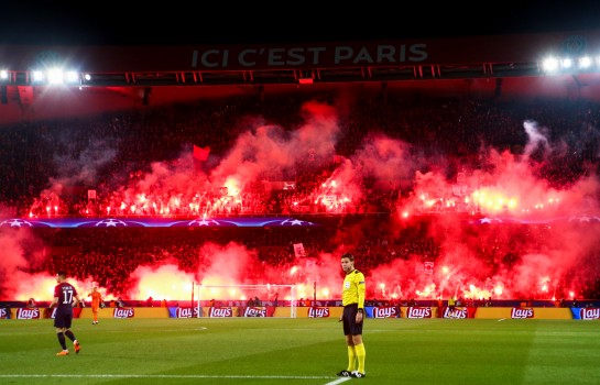 psgcommunity_'s tweet photo. 🚨🚨 Les fumigènes de retour en France !
🗣️ "A la reprise des compétitions, les fumigènes pourront être craqués si accord il y'a entre le club et l’association des supporters !"
Annonce de la Ministre des sports @RoxaMaracineanu relayée par @Morinerie 💥💥 #TeamPSG #PSG https://t.co/EUuXPRv2Ps