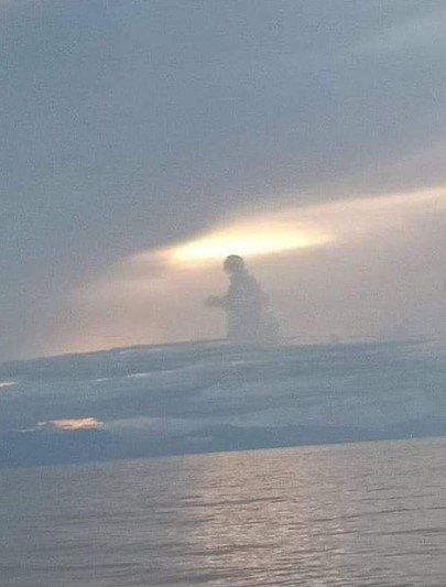 RinconSalfate's tweet photo. En la ciudad de Nabire, en Indonesia, alguien tomó esta fotografía de una nube con la forma de Gojira o mejor conocido como Godzilla… Está buena... https://t.co/PIOq9yF8KC