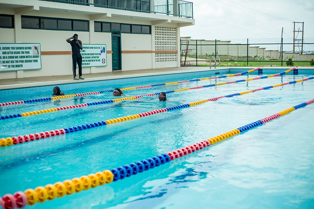 officialicsgh's tweet photo. Whether walking a mile on the treadmill, having a dip in the pool or lifting 20kg weight, some minutes spent at the ICS gym daily is all you need
#theICSAdvantage #20YearsOfICS #ICSat20 #PE #sports https://t.co/ppLSfwvkUV