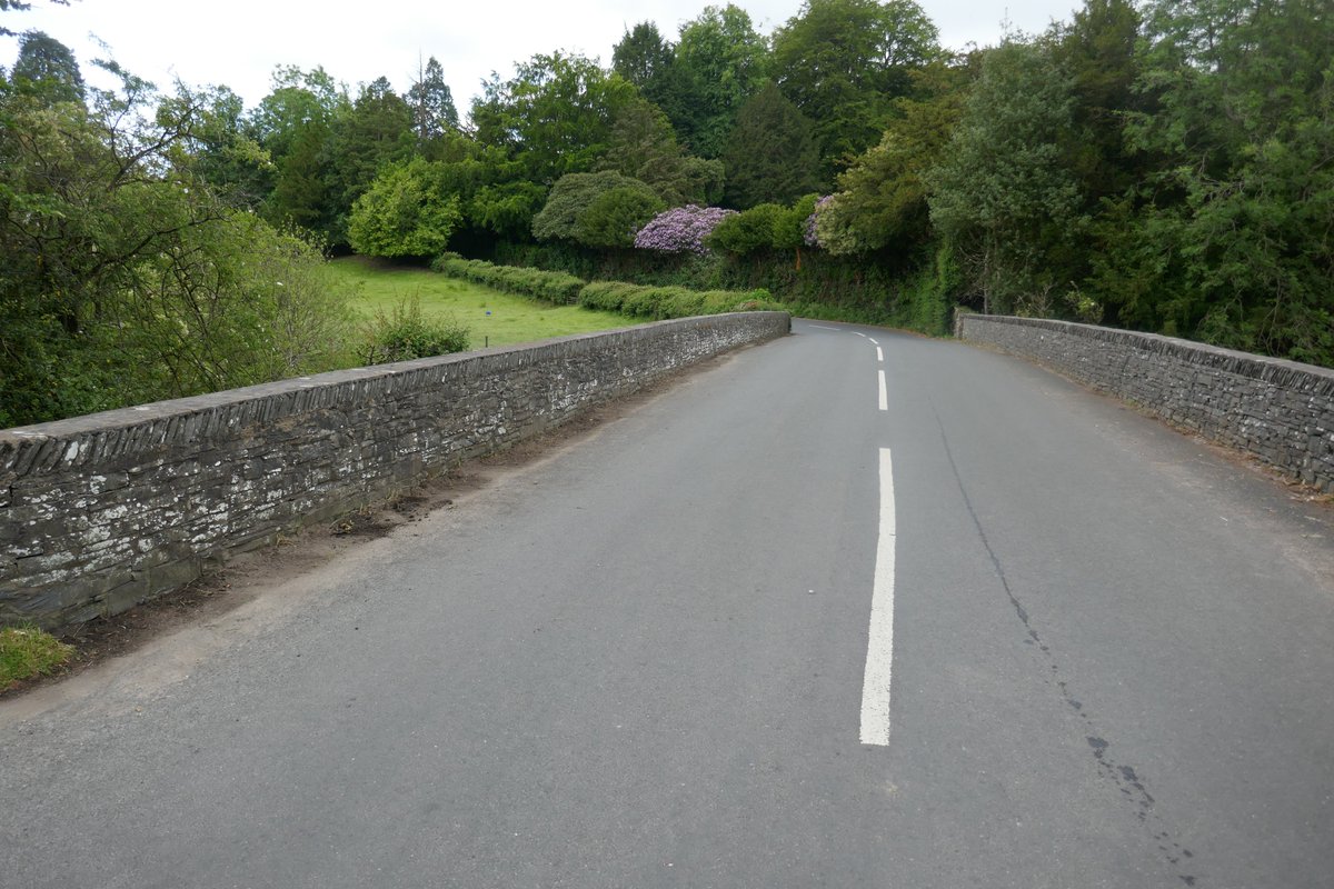TheLengthsman's tweet photo. An afternoon being a proper #Lengthsman ~ no weeds and grass on the bridge at #PennyBridge over the #RiverCrake
#makingadifference https://t.co/C8y9AWuyMQ