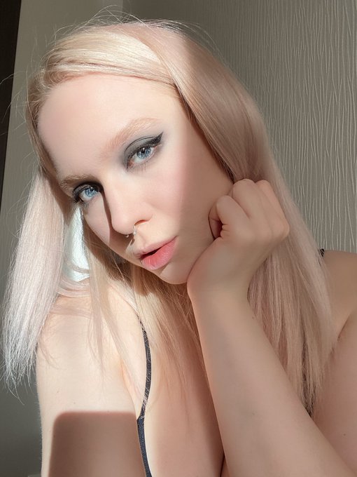 1 pic. My last stream before a couple days off, guys. Hurry to catch me tonight! 💕 #camgirl #LiveJasmin