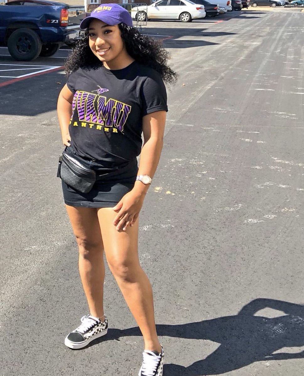 _ttonthemic's tweet photo. YOUR LIFE WILL BE CELEBRATED QUEEN. YOU WILL LIVE ON THROUGH US. WE LOVE YOU AND THANK GOD FOR THE IMPRINTS YOU LEFT ON OUR HEARTS. I pray for the family, friends and loved ones of @thelifeofearl. Rest on babygirl! 💜💛💜💛💜💛 #pvamu #fallenPanther #happybirthday https://t.co/iLzs5bcVqg