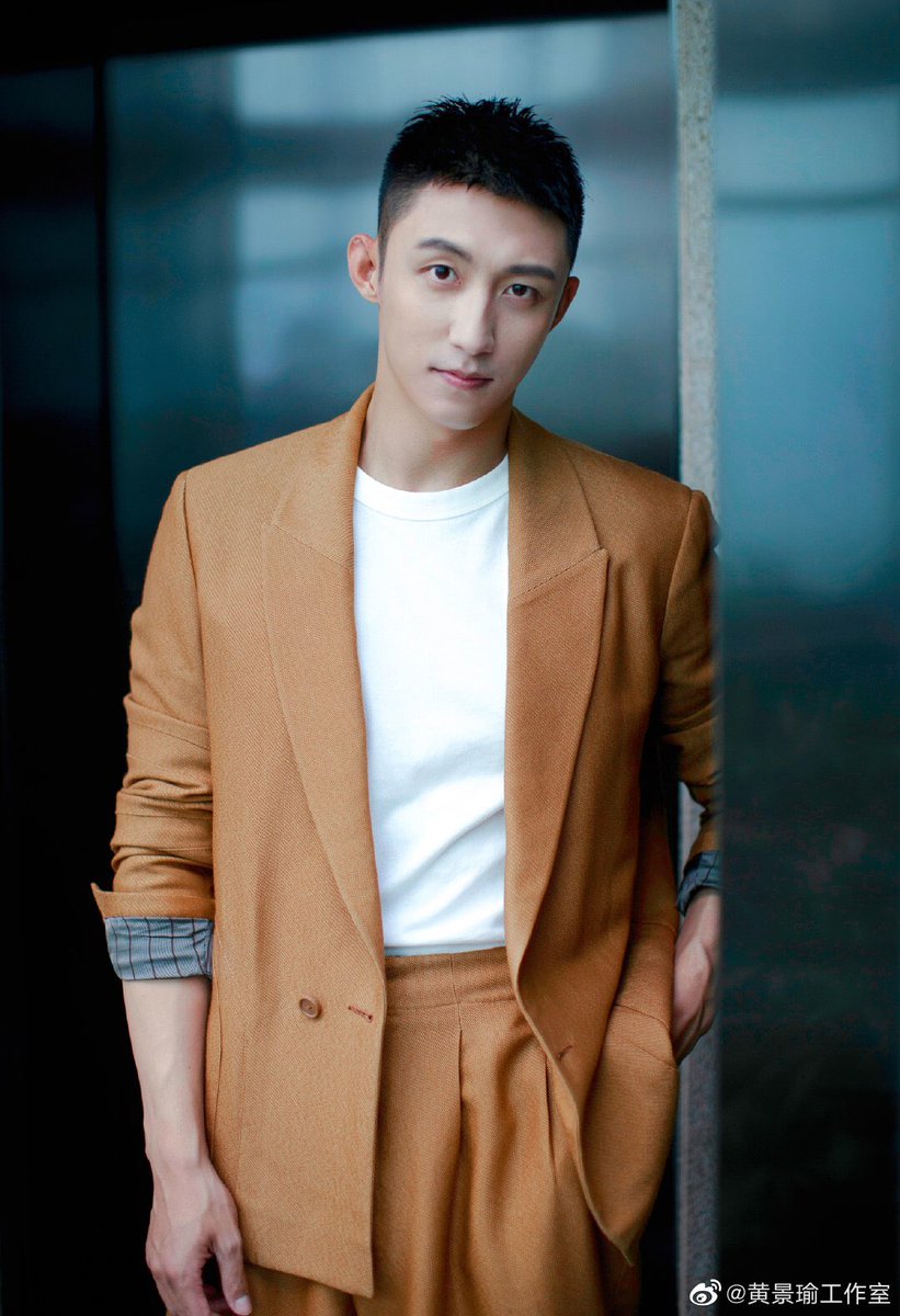 cdramarumours's tweet photo. Film - #检察风云
Rumoured cast - #BaiBaihe, #HuangJingyu, #SeanLau, #WangJingchun
Synopsis - The story of prosecutors who dig into a 20 year old robbery-murder case. Filming said to begin tomorrow. Directed by Alan Mak https://t.co/4DQ8cYDKM0