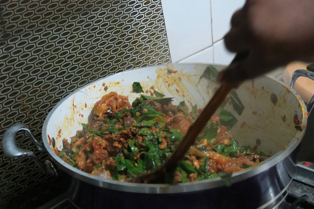 SoupZanos's tweet photo. Efo Riro with enough obstacles #homemade #tasteofculture #eforiro #vegetablesoup #cowleg #goatmeat #shakimeat #kpomo #ejakika #foodie #doorstepdelivery #nigerianfood #zanossoupkitchen https://t.co/G12b5v51om