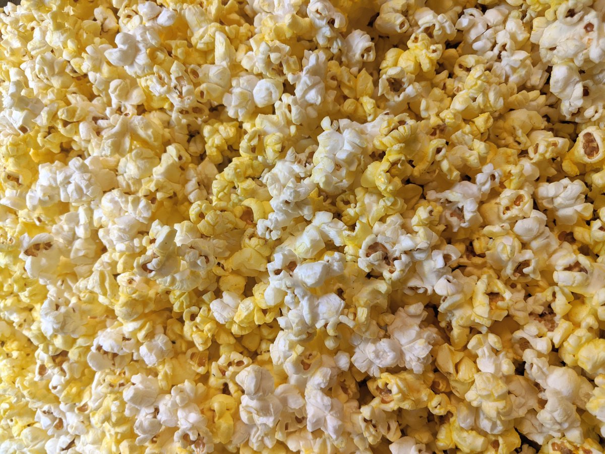 theApolloCinema's tweet photo. Missing our popcorn?? Well we've got great news for you: POPCORN PICK-UP starting THIS FRIDAY!! Purchase ahead online at https://t.co/HUawC2eHUk starting TOMORROW!!
(PS: It's what we're having for lunch today 💜💛)
#dtkitchener #dtklove #bestpopcornever https://t.co/Vr03ztEYrc
