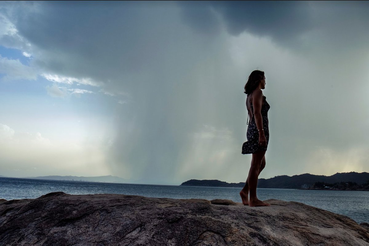 Five hours I've been on the island and it felt like I was there for a few days. She led me through the Island in her black old and hot car to have a coconut drink first.  #Indisch #Indo #indointerview #IndoEuropean #indonorwegian #Indoworldphotoproject #ma bit.ly/2XGeOsK