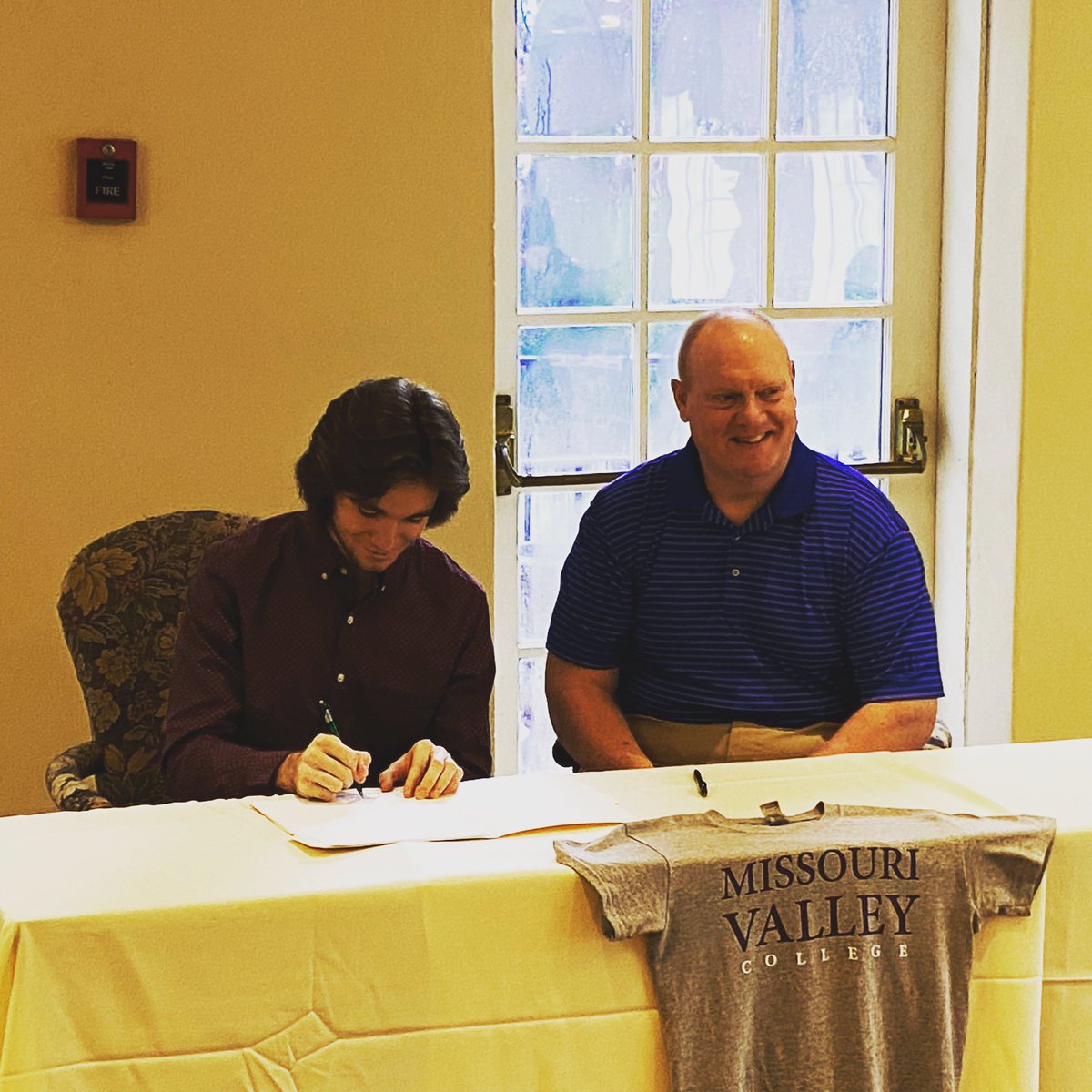 bears_bt's tweet photo. Congrats to Nathan Ordway for signing to Olympic Weightlifting team at Missouri Valley College. First BT weightlifting athlete to sign in college. #TTP https://t.co/yLTOM1BhAx