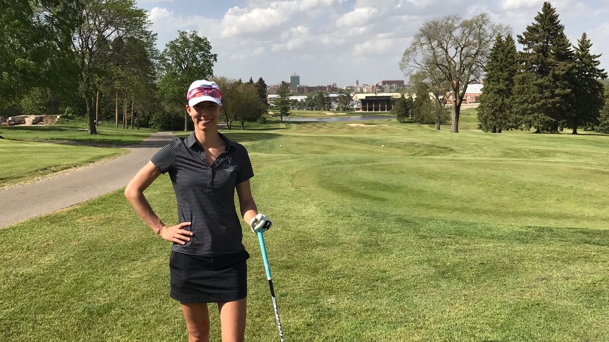 v1sports's tweet image. Good Luck to former Florida Gator and OUR current Director of Marketing, @kellyohurst as she takes on the GAM Women's Mid Am today ⛳ 🏌️‍♀️  

Go Kelly Go! 

@GatorsGolf #golflife #golfswing #ImprovementStartsHere