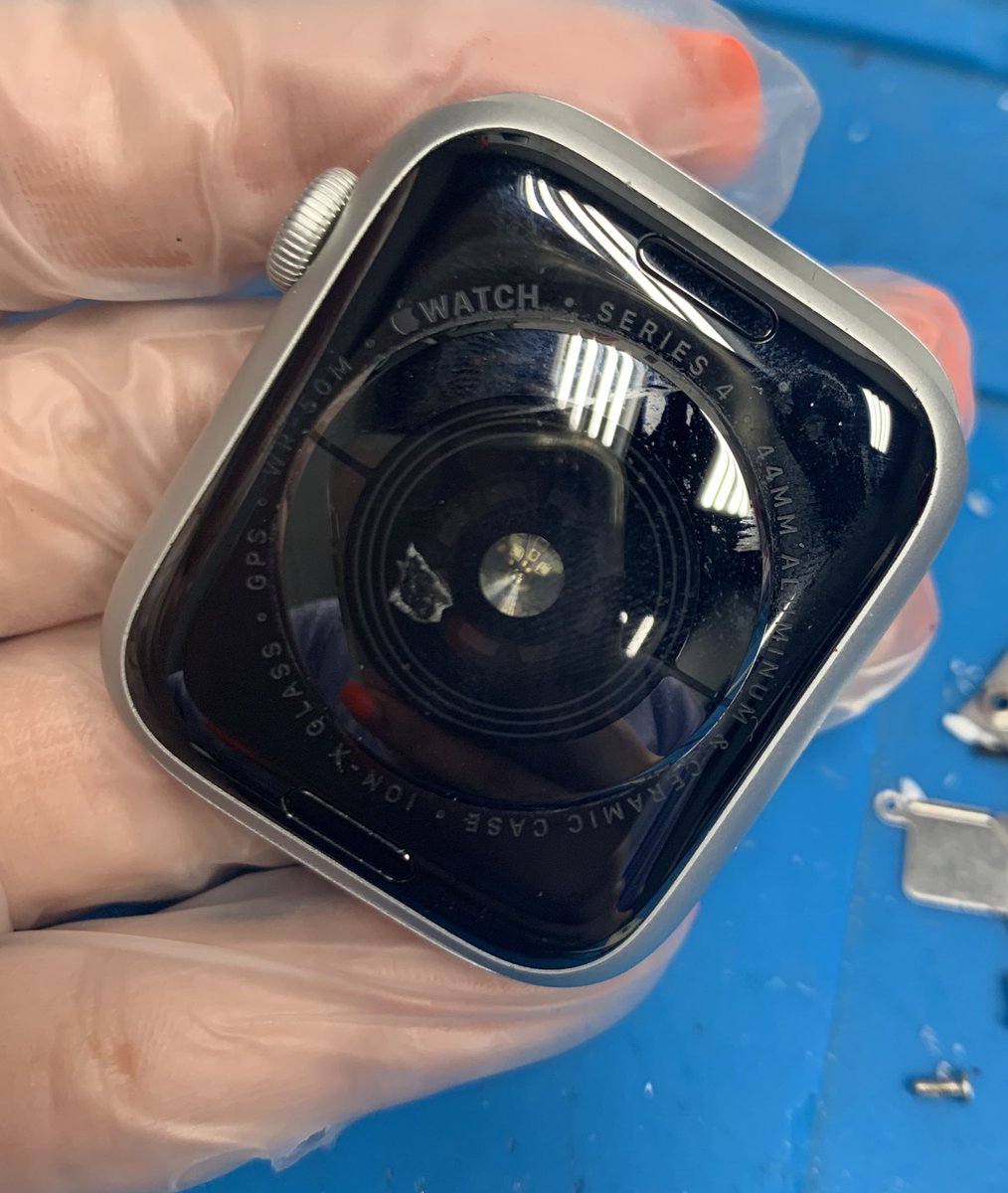htxmobilerepair's tweet photo. iWatch Series 4 44mm screen replacement 🤩🙌🏻 #iWatch #Apple #repair #houston https://t.co/mBYA1xRaz0