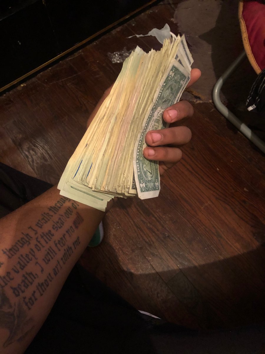 LaFlare44's tweet photo. My 2 bestfriends 4E 🖤❤️. The bag and my Babygirl ain’t going no where 🤩 https://t.co/VmfjzDecTd