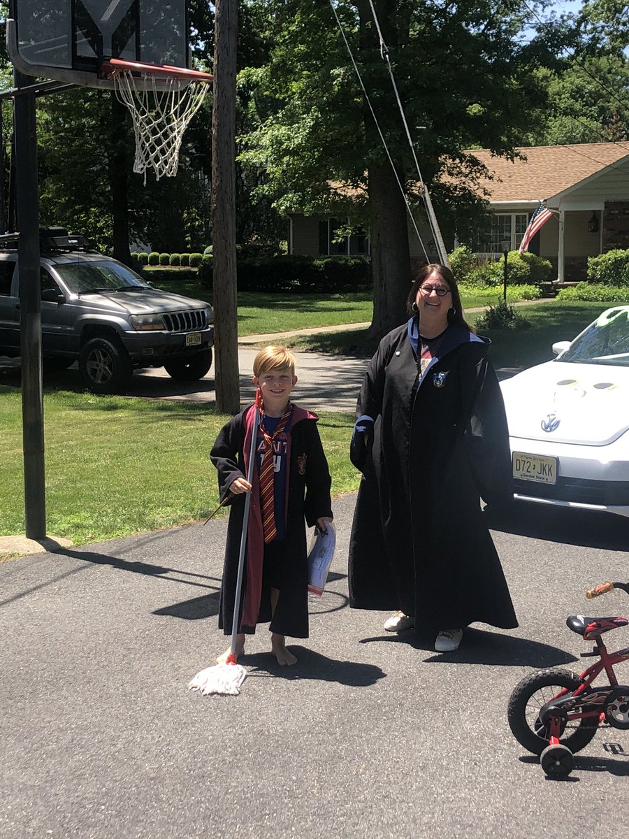 Quidditch May have been cancelled but his love for reading has not. Thank you <a href="/ThatGalVal/">ValerieMunro</a> for all you do to inspire young readers! 🧹 🦉 👓 #PantherStrongDL