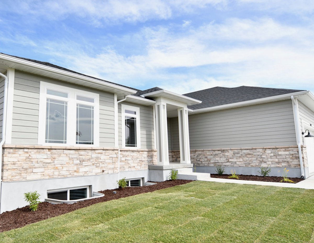 AppliedTechSLC's tweet image. ✨Monday Motivation!
How beautiful is this house that our STUDENTS built, right here in our community. Slide to see just a few images of this work of art. As always, we are so proud of our students &amp;amp; their hard work.🙌🏡
#TheBruinWay #Construction #HouseDevelopment #SLCRealEstate