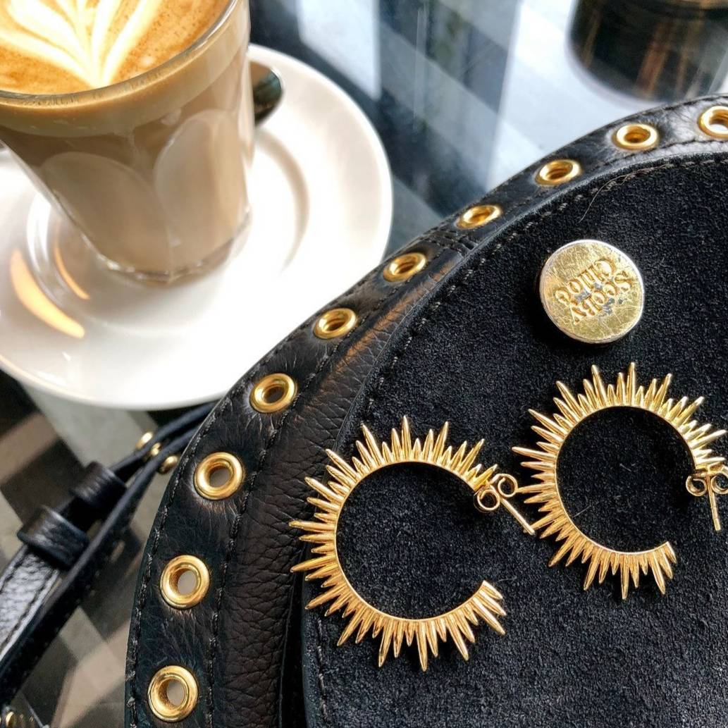 Unleash your inner Electric Goddess with these stunning statement hoops from @rjacksonlondon ⚡👌
#shopindependent #jewelleryaddict #gold #silver #brightonjewellers #lovejewellery #handdelivered #layeringjewellery #silverado #silveradobrighton #onlinegifts