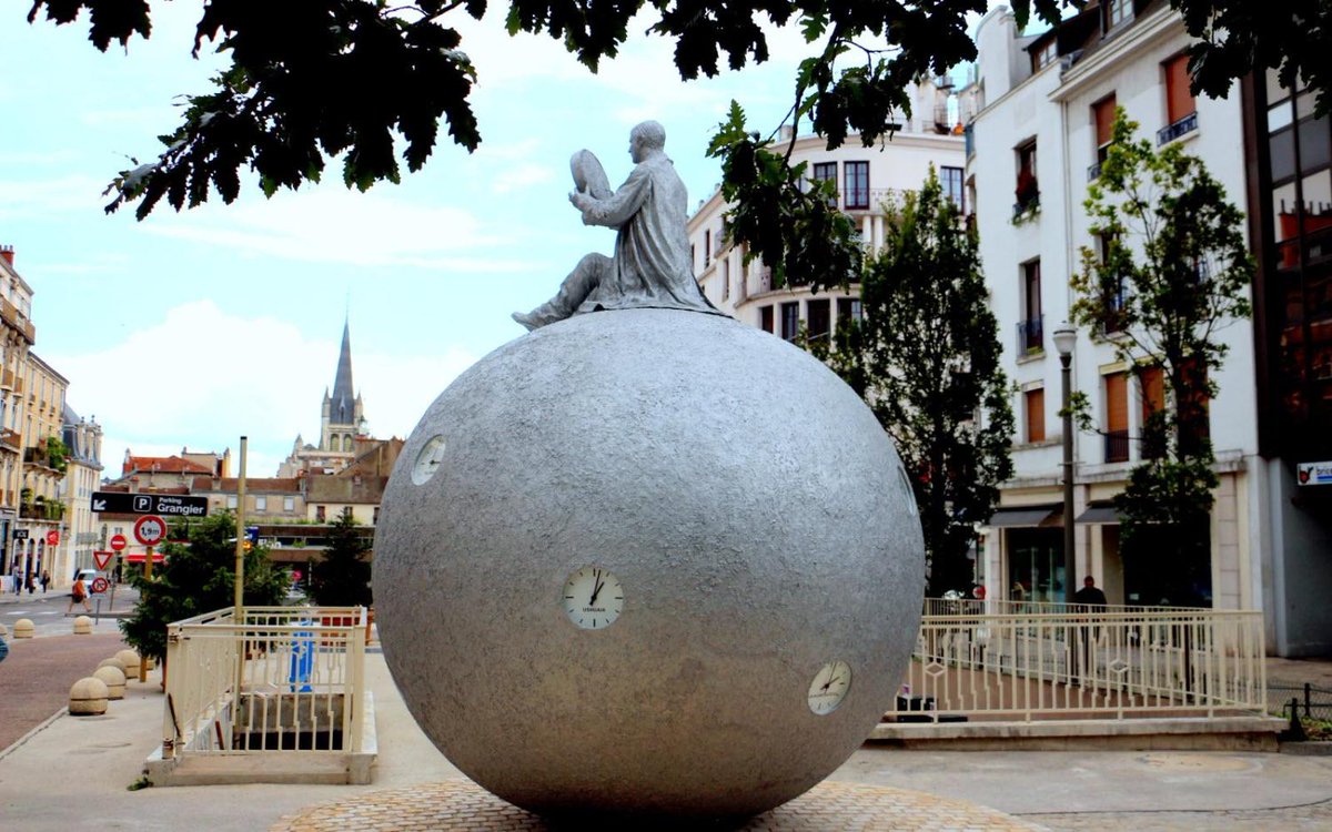 Lebienpublic's tweet photo. ''Le compteur du temps'', nouvelle oeuvre monumentale à Dijon, a été dévoilée ce lundi après-midi ! Découvrez-la en images sur https://t.co/C252NuFWGj https://t.co/iAwveXrOgH