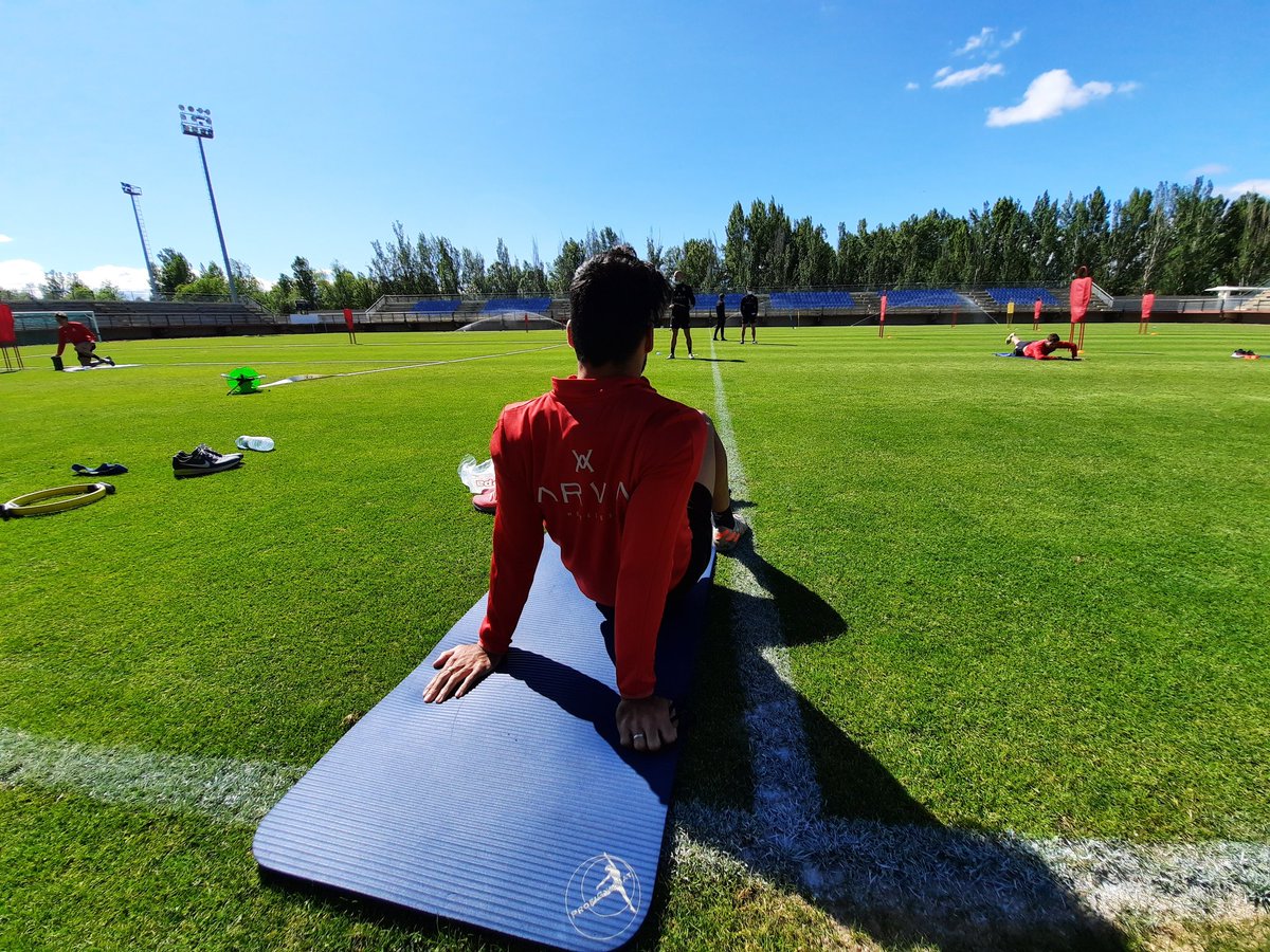 CyDLeonesa's tweet photo. 🔥 Ambición 
💪 Trabajo
⚽️ Hambre

#AupaCultu 
#RoadToPlay
#LeonEsp https://t.co/5nhV8FZXza