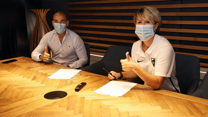 🆕 <a href="/NnattiGutierrez/">Nati Gutiérrez</a> nueva entrenadora del primer equipo del <a href="/MalagaCFemenino/">Málaga CF Femenino</a> ⚽️

Será la primera mujer en entrenar al banquillo del primer equipo femenino.