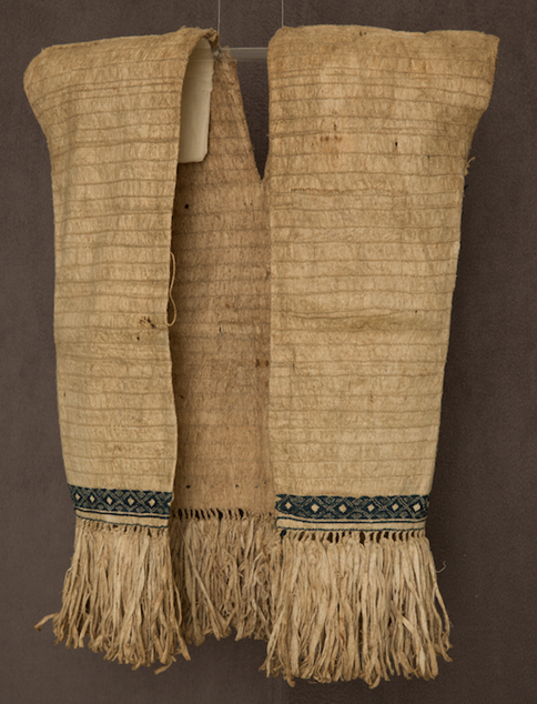MUSEO_TEXTIL's tweet photo. ¿Te has imaginado una pieza creada a partir de la fibra de la corteza de #plátano? Esta semana te compartiremos piezas del acervo #MTO elaboradas con fibras textiles poco comunes.🔆Chaleco. Corteza de plátano y técnica similar al “hazme si puedes” de #Oaxaca, 1900-1940, Indonesia https://t.co/UbSr0bFpkf