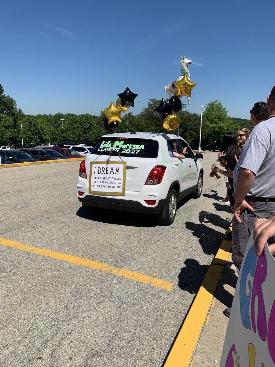 misshutton_'s tweet photo. Congratulations 5th grade!!! Good luck at PHMS!! 💛 https://t.co/LUkdNS9TnT