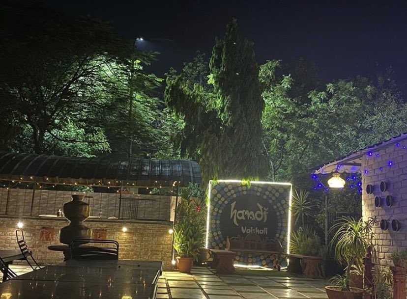 anantvijay's tweet photo. जयपुर में अगर बेहतरीन खाना है तो #HandiRestaurant पहुँचें। लॉकडाउन के बाद आनंद लें । https://t.co/WsLmLIYzcX