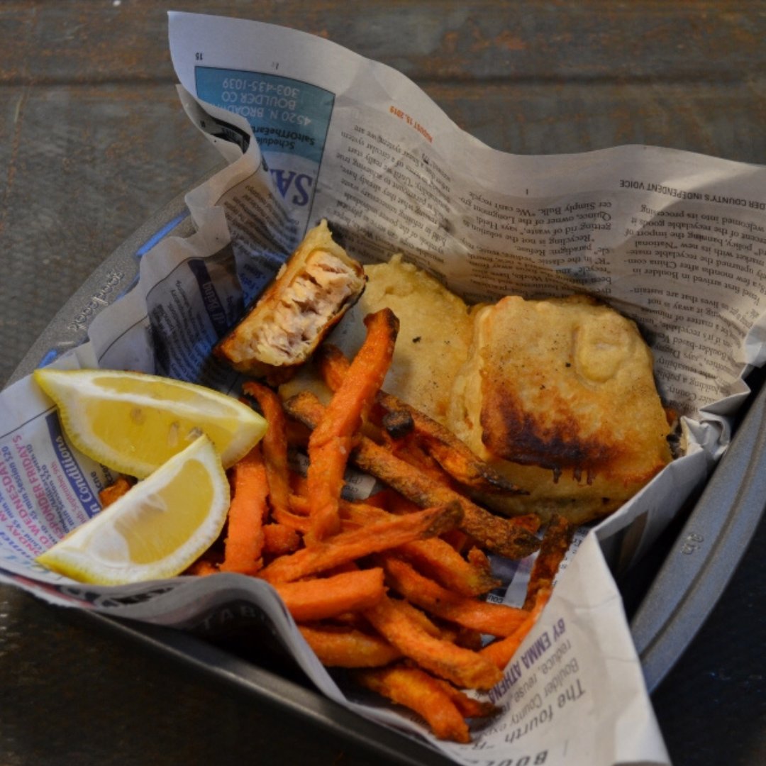 meatifoods's tweet photo. For #WorldOceansDay today, we're whipping up some Meati #fishnchips!

The ocean suffers from many issues, but #overfishing is definitely a top problem. Would you eat Meati fish instead of real fish? Let us know 👇

#protectourhome #cop15 #fishalternative #plantbased #futurefood https://t.co/A3uEqweP89