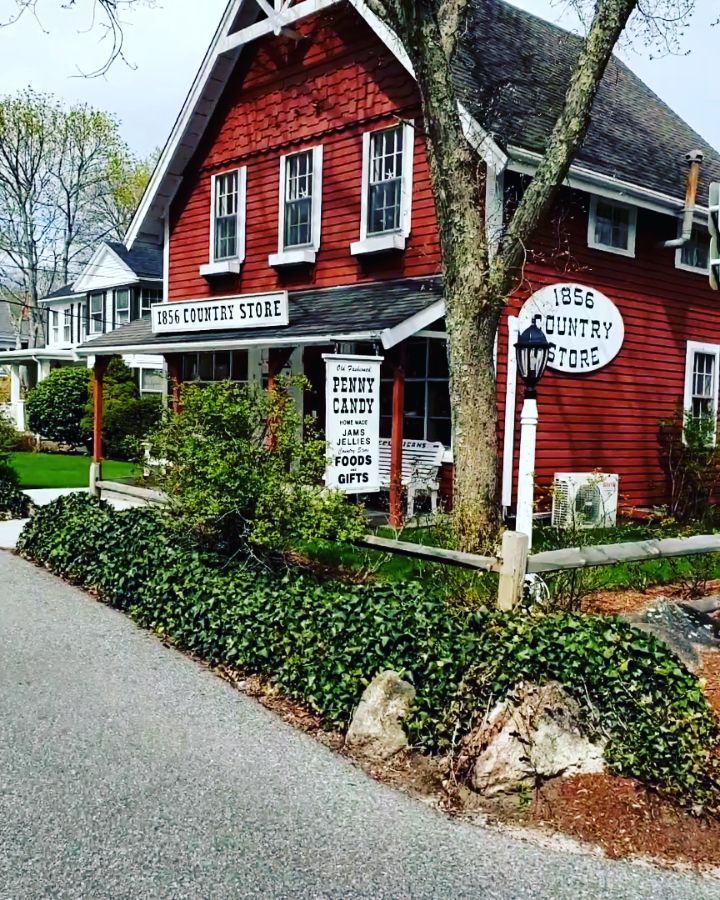 FeliceCohen's tweet photo. Cape Cod: the Same but Different. #capecod #summer #summeroncapecod #centerville @1856countrystoreatcenterville @4SeasIceCream #craigvillebeach #coronapandemic #beaches #beachwalk #beach #dailywalk #walking #CapeCod https://t.co/H8LwDGASlC https://t.co/5G2E5rjy1A
