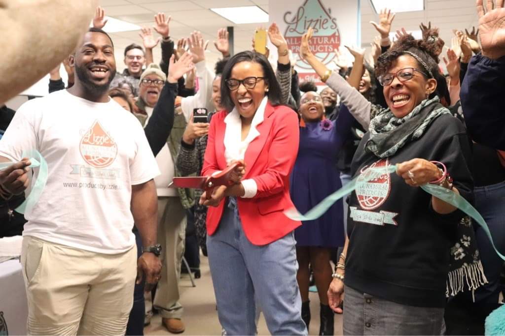 TScalesBowers's tweet photo. What a great start to 
#NCSmallBusinessWeek !
Today Forsyth Tech's 
#SmallBusinessCenter announces 13 MWBE recipients of Emergency Grants supported by @WellsFargo. Click below for more info.  #BlackOwnedBusinesses #smallbusiness #SmallBusinessCenter
https://t.co/eWJxwC1K6y https://t.co/HFTTGwYn3V