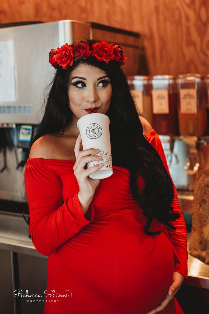 ThatJordanLGirl's tweet photo. Hey @ChipotleTweets, I’m so obsessed with you I had my maternity photos taken at one of your restaurants yesterday🌯💋 https://t.co/7IrzxyByXt