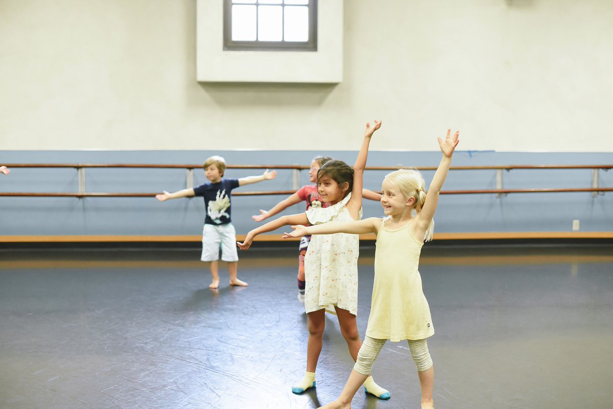 Virtual Summer Camp starts in ONE WEEK! Creative Play Camp introduces our youngest students (age 3-6) to the magic of theatre by exploring movement, and building creativity through games and activities. ✨

Register: juniortheatre.com/classes/