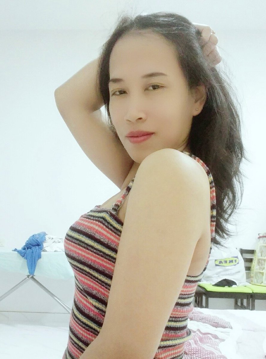 Murahan bukan soal penampilan 
Krna jaman skrng Lonte aja berhijab
..
Jngn menilai orang dari penampilan nya