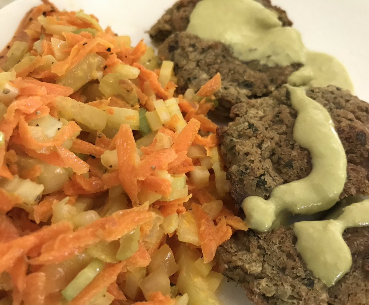 Homemade falafel 🧆 topped with Trader Joe’s jalapeño 🌶 sauce and a side of carrot 🥕 & celery slaw 😋 #VeganLunch