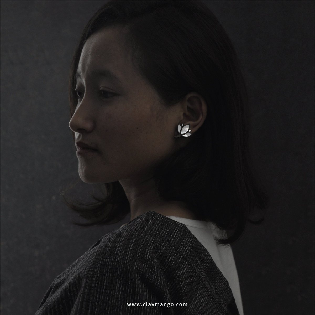Claymangoindia's tweet photo. +NEW DESIGNS ADDED+
Unique with your ever ready choice of fashion accessory for any upcoming event,
Don the sophisticated blooming white lotus Mother of Pearl earring from our flagship Mother of pearl series collection. Experience for real how it feels to stand out of the crowd. https://t.co/meu6WueyXK