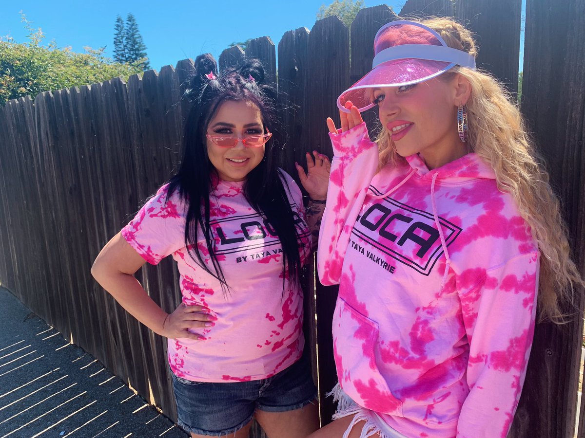 LocabyTayaV's tweet photo. 🌸 The unisex Malibu hoodie, t-shirt and mask all available June 15th at 12pm PT only at https://t.co/YxgBXLVr83 #ChicaLOCA #ChicoLOCO
@HollyMeowy @Shaaandiii https://t.co/ktchlEvYCG