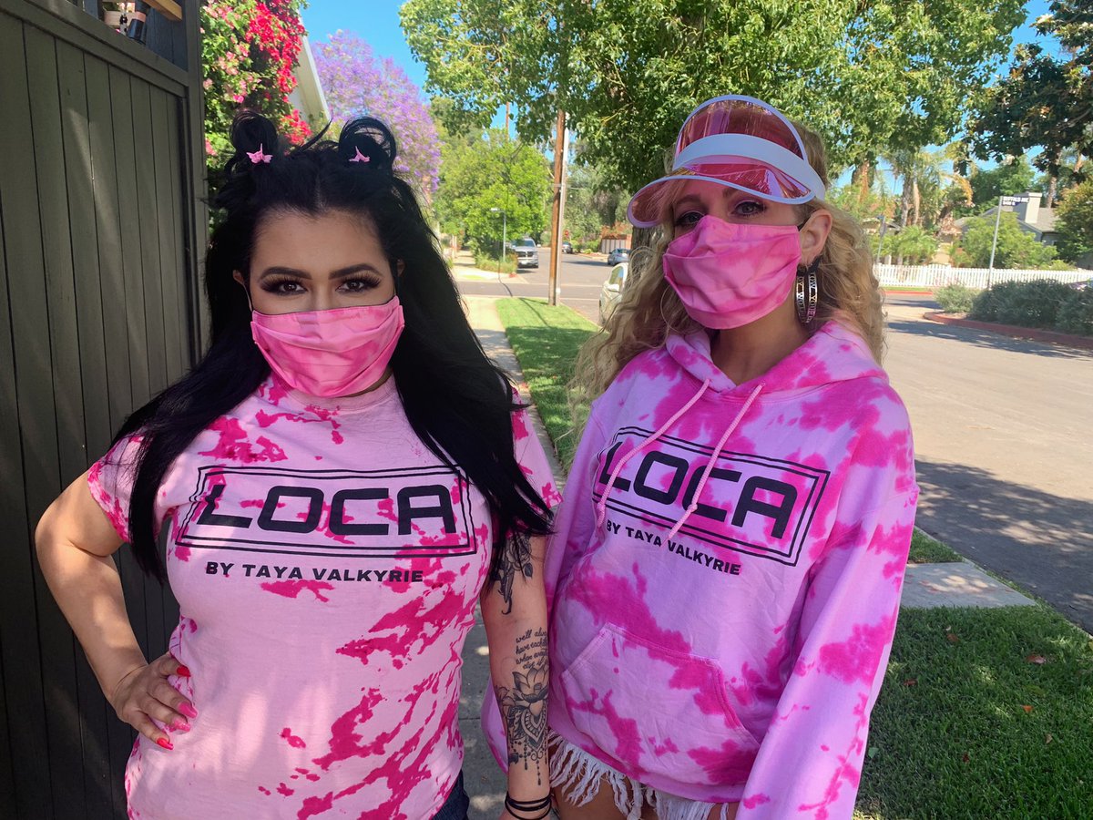 LocabyTayaV's tweet photo. 🌸 The unisex Malibu hoodie, t-shirt and mask all available June 15th at 12pm PT only at https://t.co/YxgBXLVr83 #ChicaLOCA #ChicoLOCO
@HollyMeowy @Shaaandiii https://t.co/ktchlEvYCG
