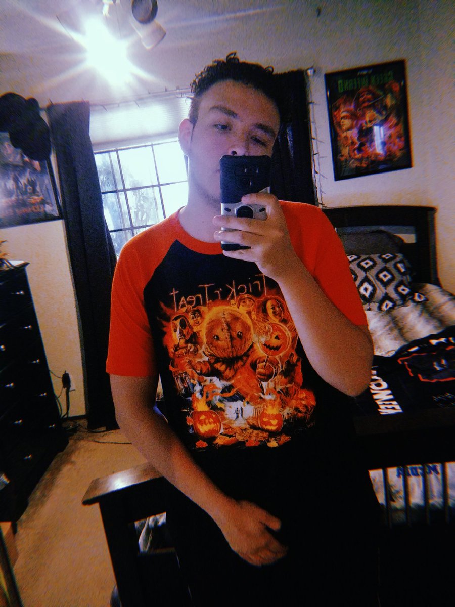 mrhelloweenman's tweet photo. Usually don't wear colorful clothing, but if it's from @CAVITYCOLORS then imma rock with one. Especially this awesome Trick R' Treat shirt. 
#horror #trickrtreat #sam #halloween #spooky #creepy #cavitycolors #orange #horrorfan #horrorfanatic #HorrorCommunity https://t.co/rOT5TNnmJr
