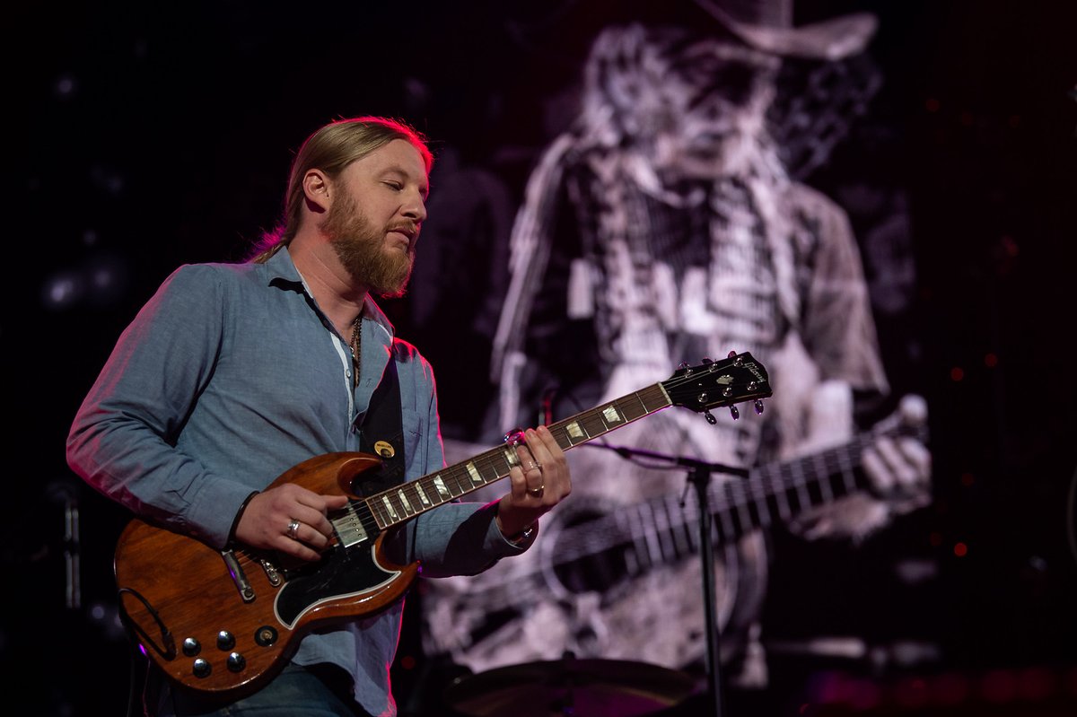 Wishing our good friend and one of the most amazing guitarists, Derek Trucks a very Happy Birthday! @derekandsusan