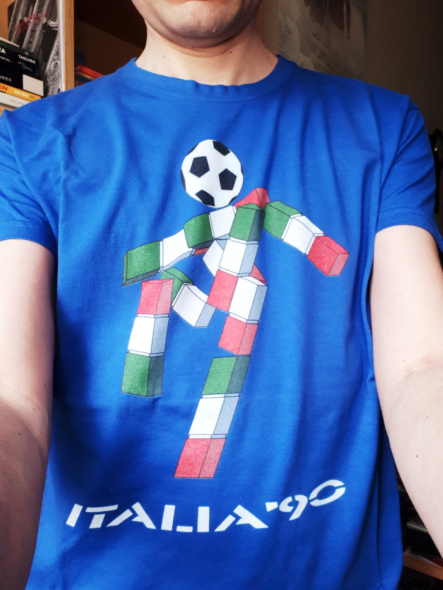 antoniocunazza's tweet photo. Starter pack per la diretta @vox2box #Juke2Box #Italia90
Ora live per rivedere Italia-Uruguay🎧⚽ https://t.co/nxwij2uLHV