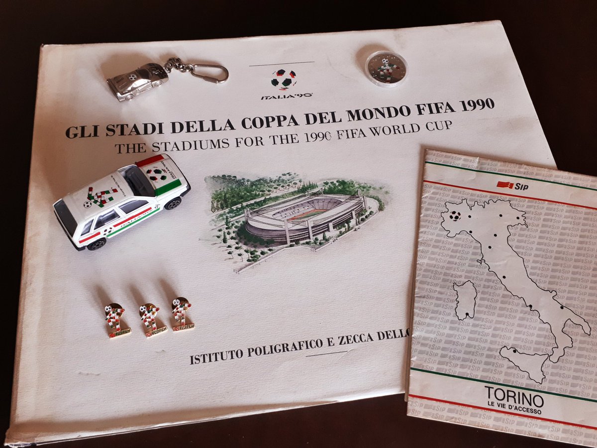 antoniocunazza's tweet photo. Starter pack per la diretta @vox2box #Juke2Box #Italia90
Ora live per rivedere Italia-Uruguay🎧⚽ https://t.co/nxwij2uLHV