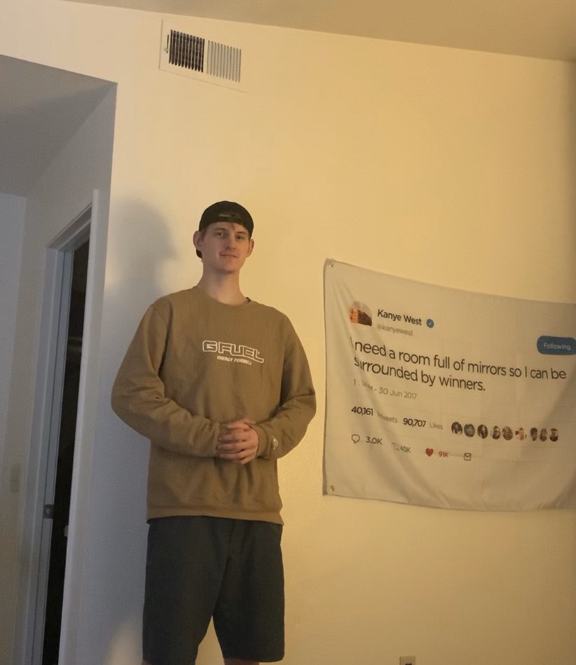 spoodhype's tweet photo. every twitch streamer rn https://t.co/iLR7XFiPYy