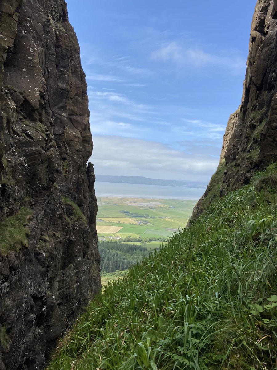 These views usually come with restrictions on hand-luggage and a pat-down from the security guard.

Binevenagh is spectacular.
#causewaycoastalroute @WeatherCee