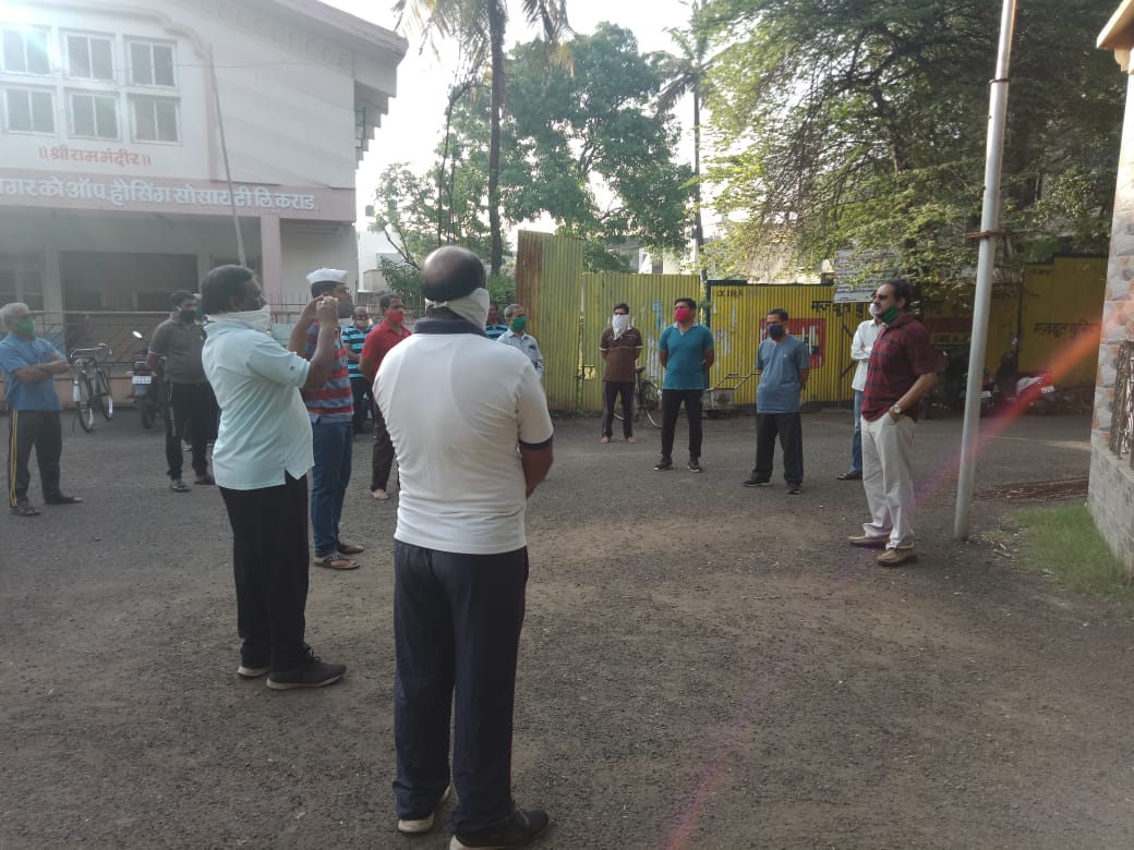SukhayuAyush's tweet photo. Awairness about various preventive majors suggested by @moayush at Shivaji Stadium,Karad... Distribution of Ayush kwath for various fitness groups in karad by Sukhayu Foundation &amp; RSS Janakalyan Samiti, karad...@IgnitedMindsK
#IndiaFightsCorona #AyurvedaForAll https://t.co/TphD8kHdaW