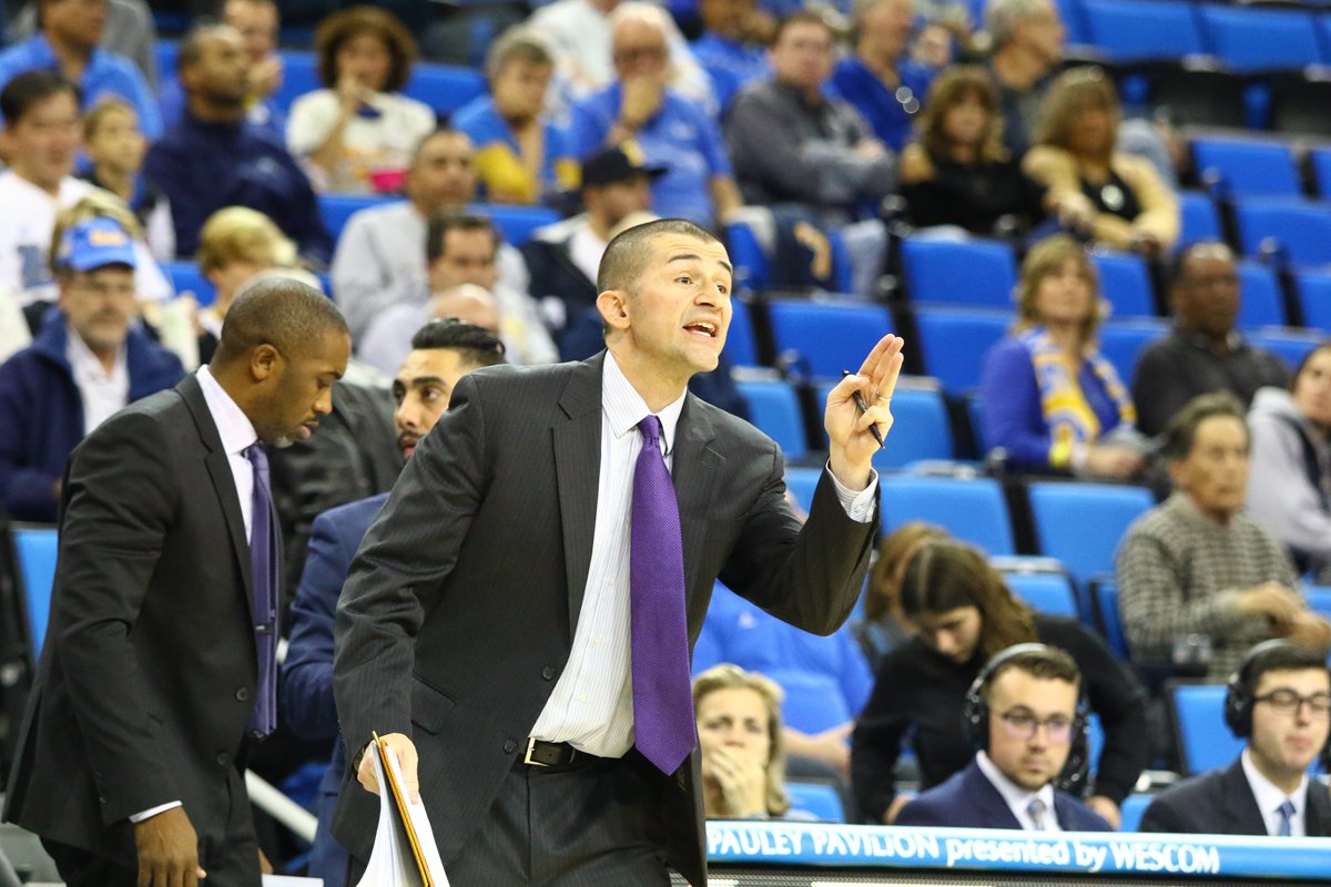 HofstraMBB's tweet photo. Incredibly proud of @CoachFarrellyHU! Huge news and deserved recognition for all he does for #Hofstra!

MBB: Farrelly Invited To Attend 2020 TopConnect Virtual Seminar - https://t.co/QrNUSnnGul

#RoarWithPride https://t.co/1VIgzC0Uvr
