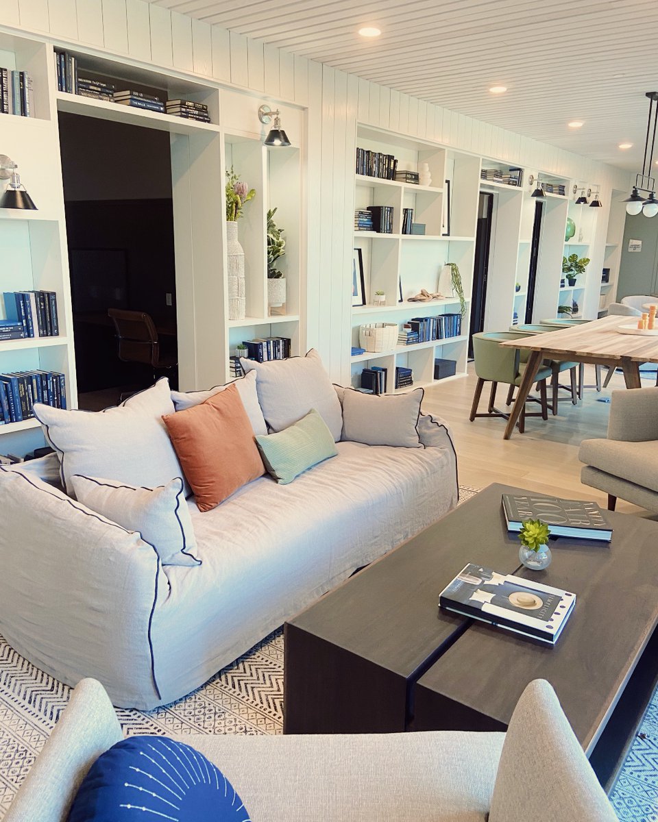 NewmanLofts's tweet photo. It may be hard to believe but our couches are even more comfortable in person than they appear... and they look comfy 🤯 Schedule a tour with us and experience the luxury for yourself! https://t.co/lITTK57DZt
