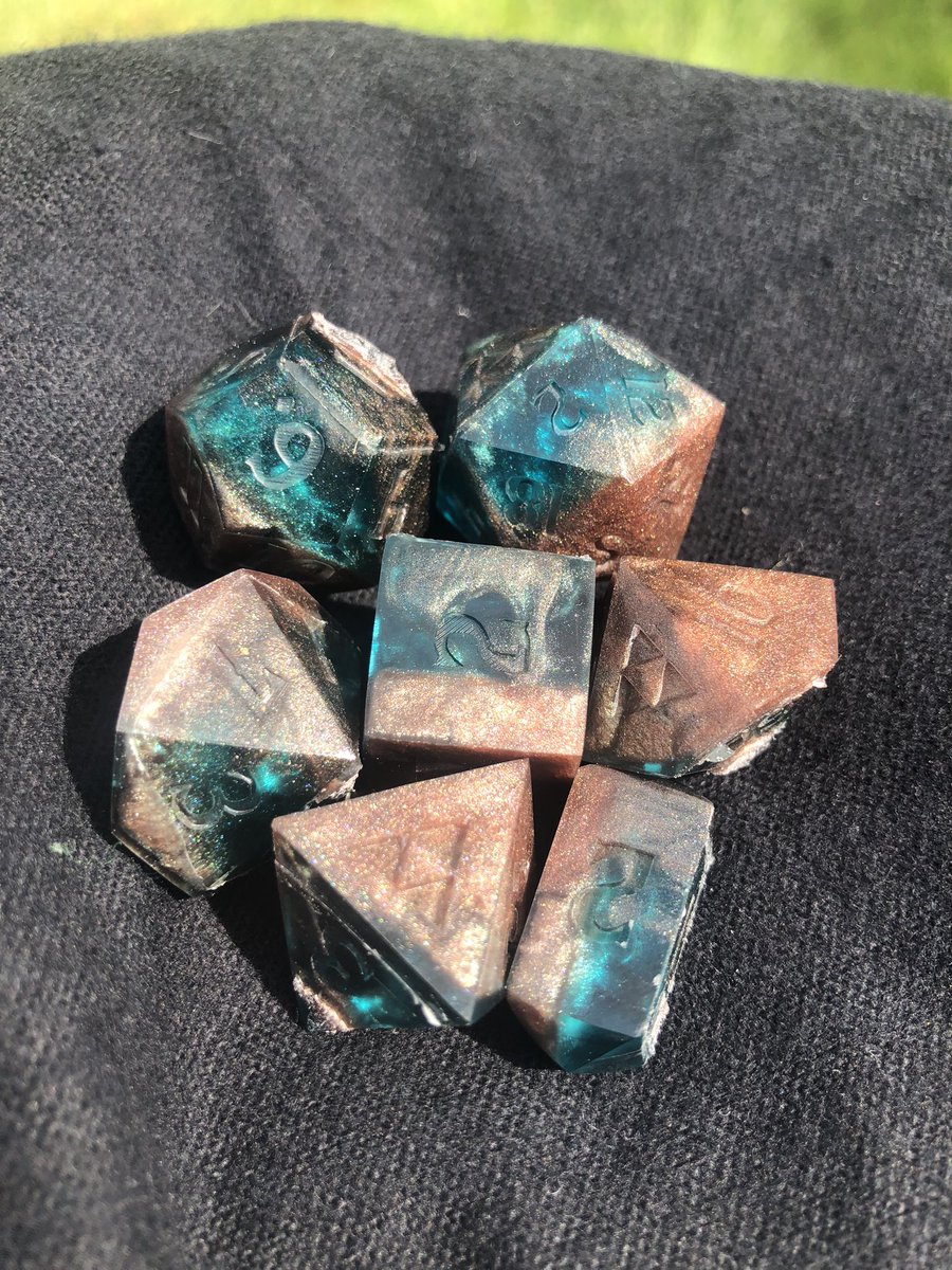 hardlightforge's tweet image. Relics unearthed at an ancient Sheikah Holy site. What arcane and technological marvels could they possess?   Wanted to make a #BotW #customdice set and Love the design of all the sheikah tech, so here we are! #diceporn #dnd #loz #dice #triforce