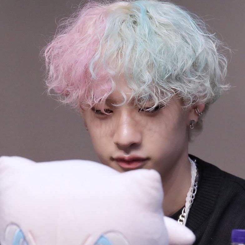 thinkabtchris's tweet photo. chans cotton candy hair ✨ https://t.co/ny0gG10HFM